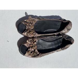 The Flexx 6 Leather Open Toe Flats Bow 8.5 the picture don't do them justso cute